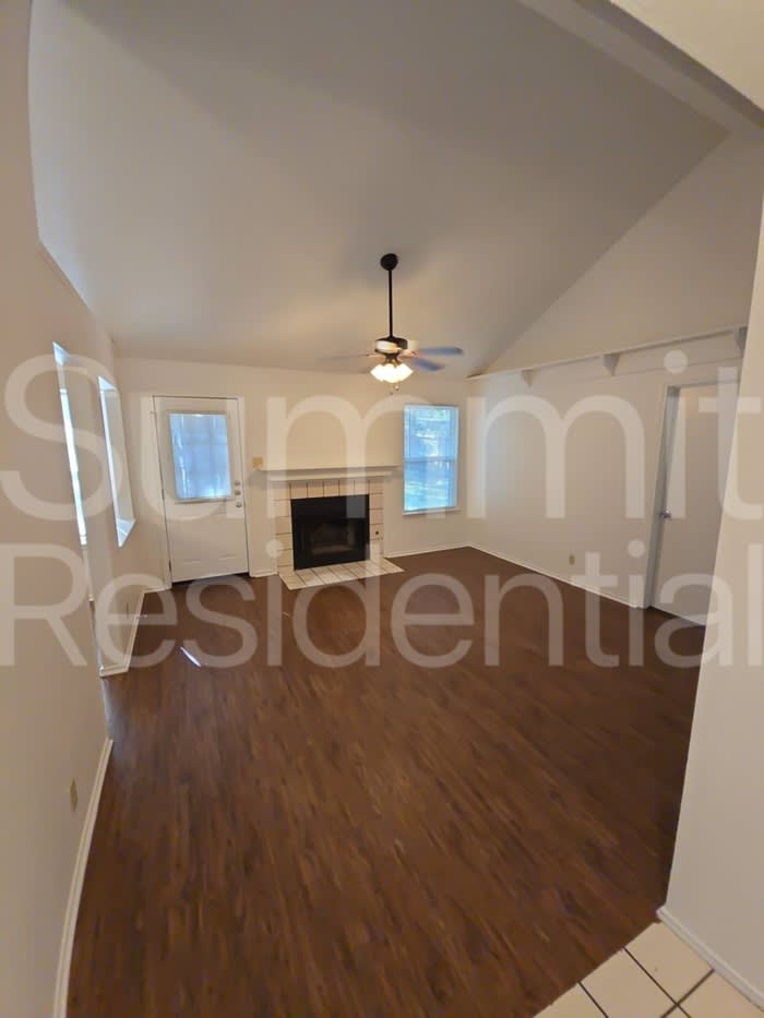 1607 Parkwood Drive – photo 3