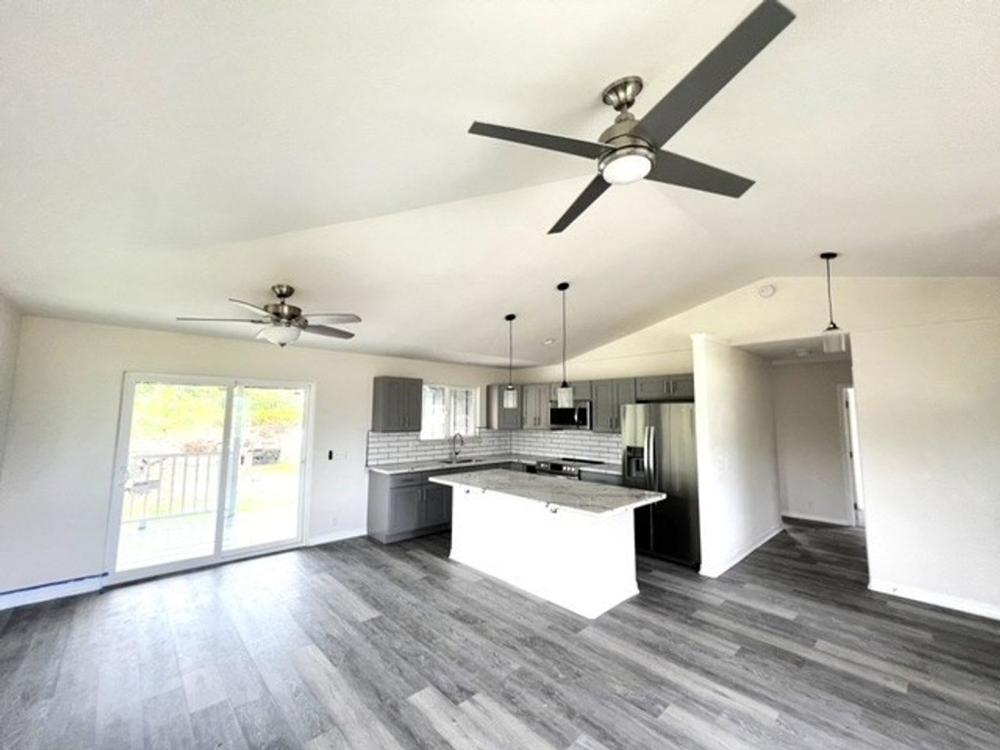 Lovely 3 Bedroom 2 Bath in HPP – photo 5