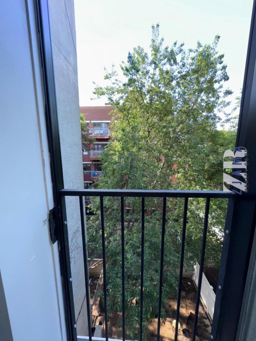 727 Dekalb Ave – photo 4
