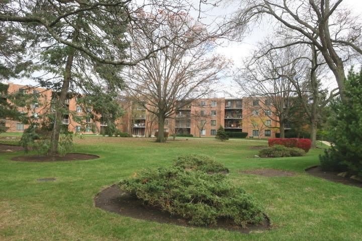 1605 E Central Road – photo 2