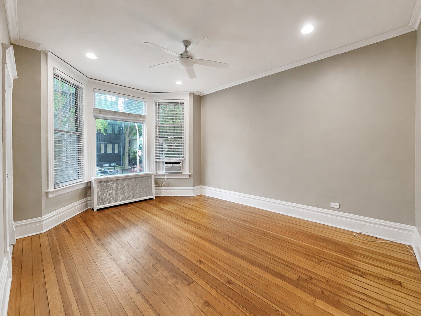 3722 N Bosworth Avenue – photo 2