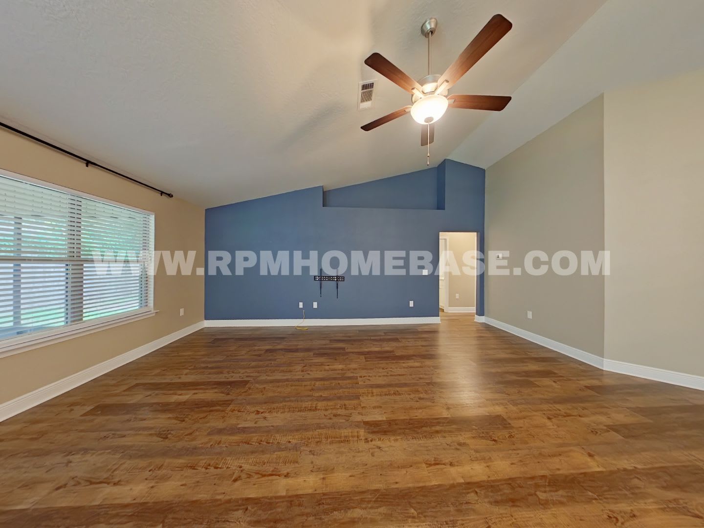 Move In Special 350 Credit Towards Move In Cost 4 2 In North Crestview Screened Porch Fenced Yard Near Top Schools – photo 5