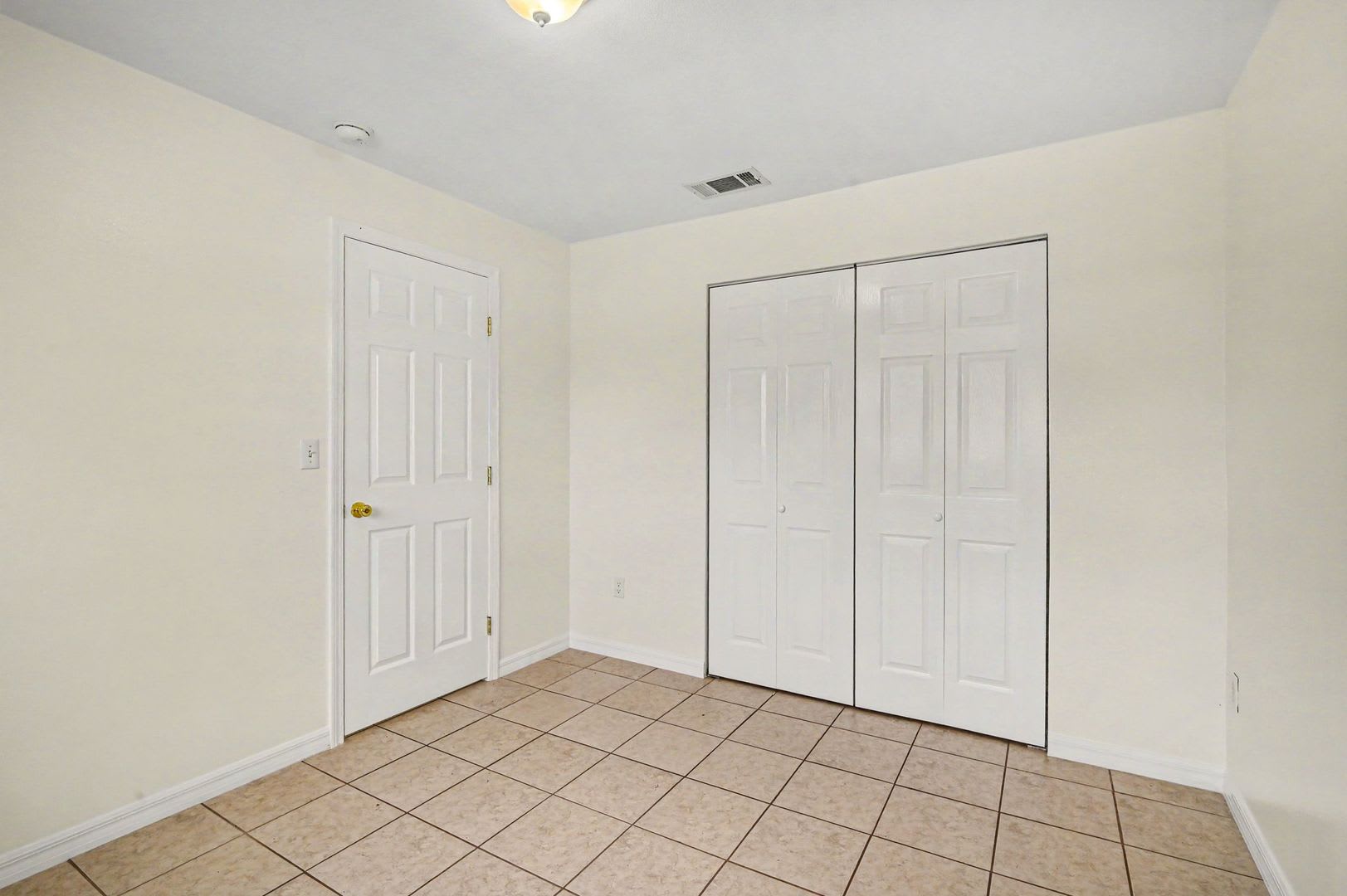 255 West Towne Pl – photo 4