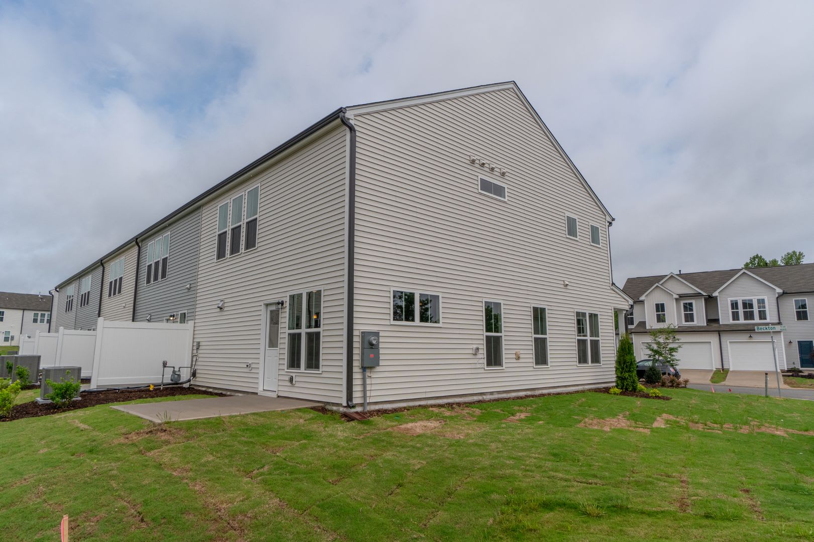 Spacious 3BR/3BA Home with Modern Finishes – photo 2