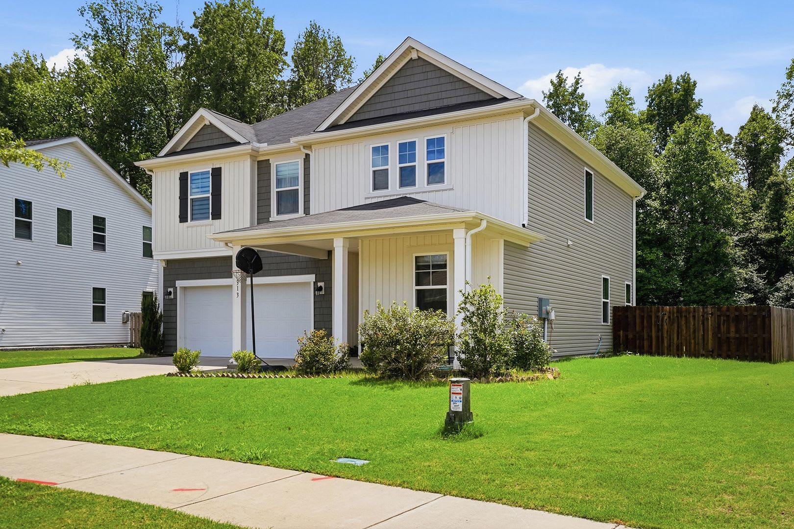 AVAILABLE NOW! BEAUTIFUL HOME AWAITS YOU! – photo 2