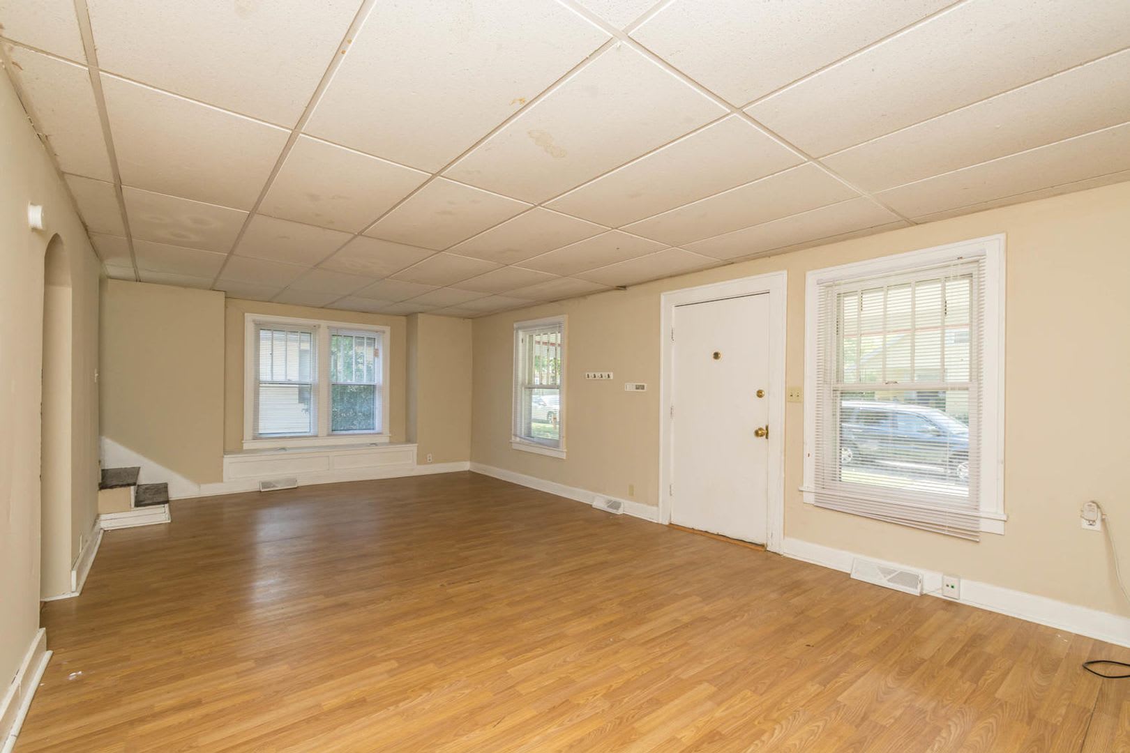 409 E 16Th 4Bed 2Bath Huge Garage Space Included – photo 4