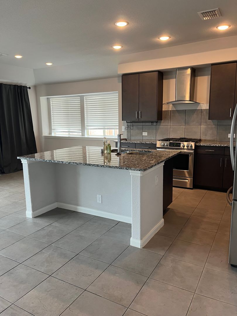 3 Bed, 2 Bath Home w/2 Car Garage – photo 3