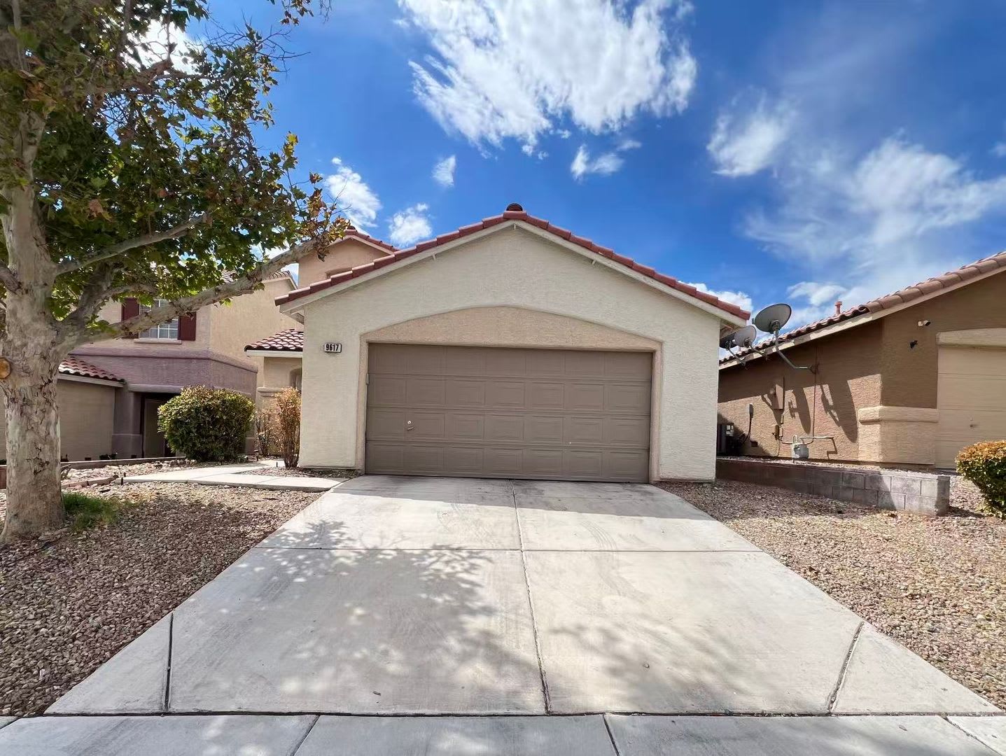 SUPERB CONDITIONS 2 STORY HOUSE NEAR SUMMERLIN – photo 1