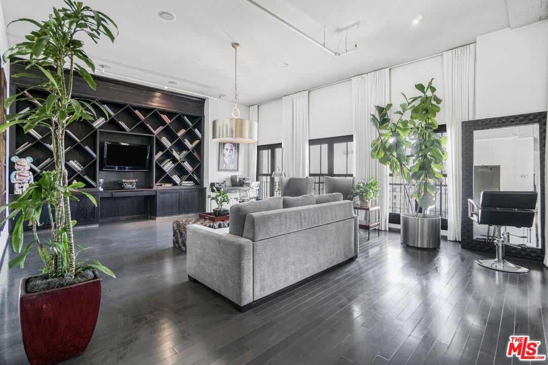 1645 Vine St – photo 4