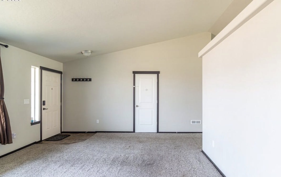 2766 Thrush St. – photo 5