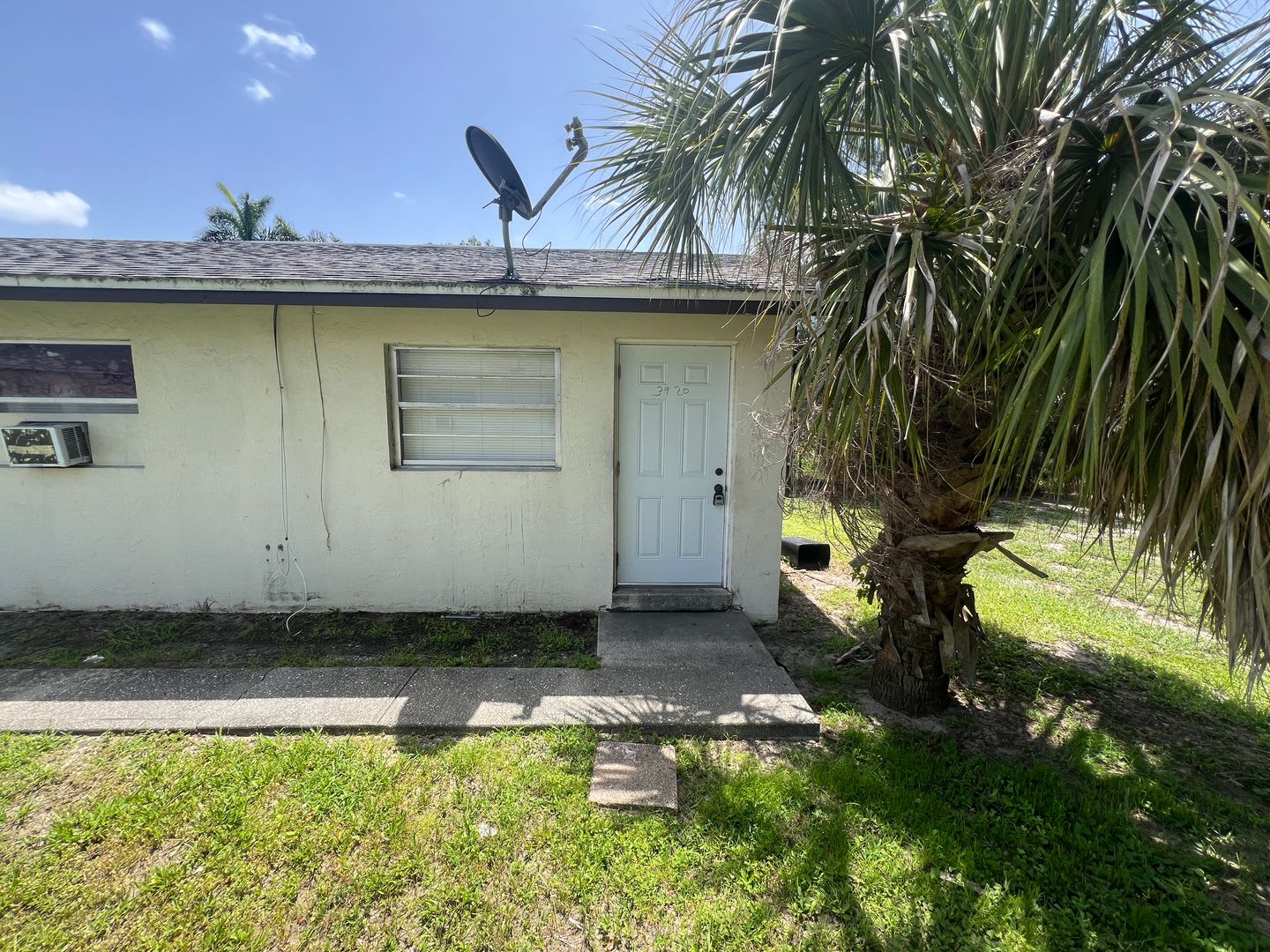 ** FOR RENT 2/1 READY FOR A LONG TERM TENANT -- FORT MYERS -- PET FRIENDLY ** – photo 4