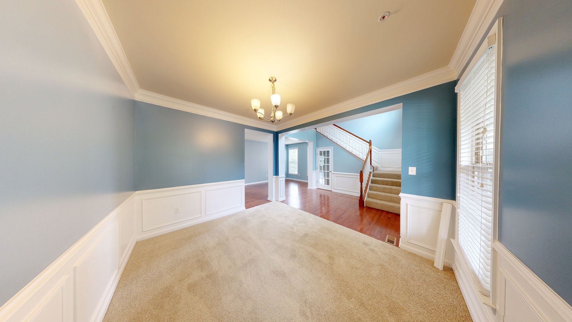 Gorgeous Large SF 5 beds + 4 Full BATHS – photo 4