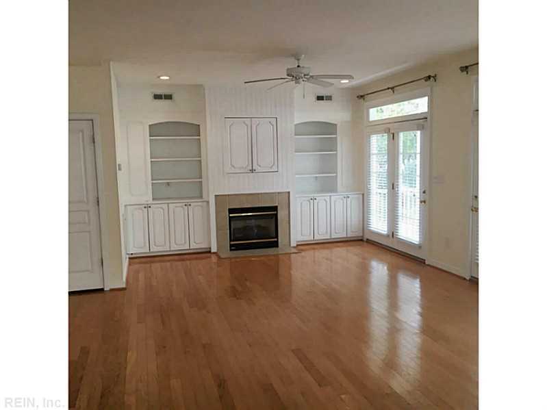 GORGEOUS 4 BEDROOM 3.5 BATH SINGLE FAMILY HOME 1.5 BLOCKS TO OCEAN!! – photo 3