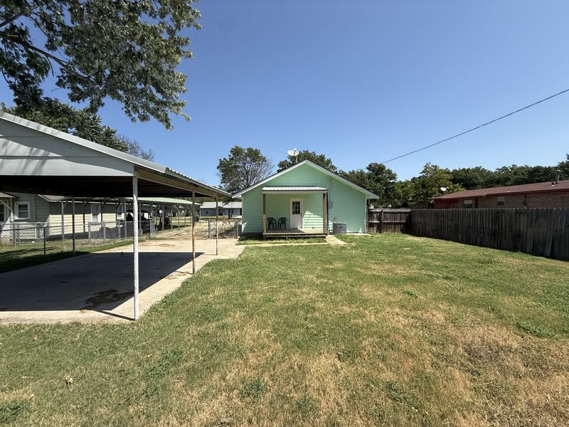 607 East Broadway – photo 2