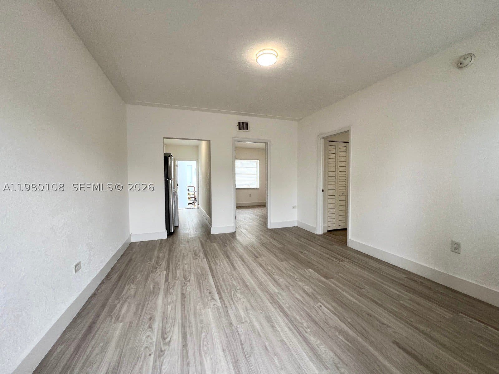 1900 Calais Dr – photo 2