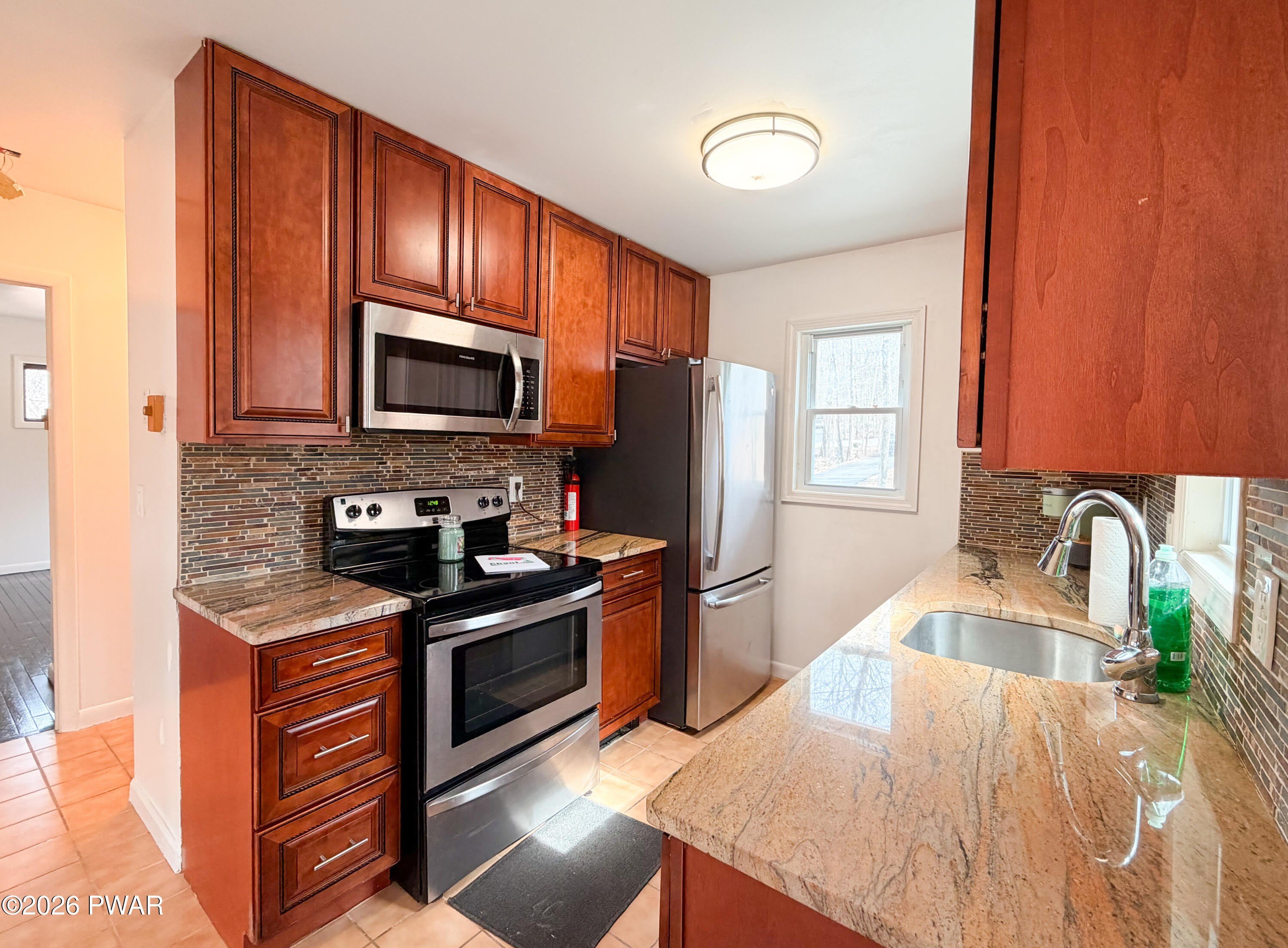 811 Hickory Court – photo 4