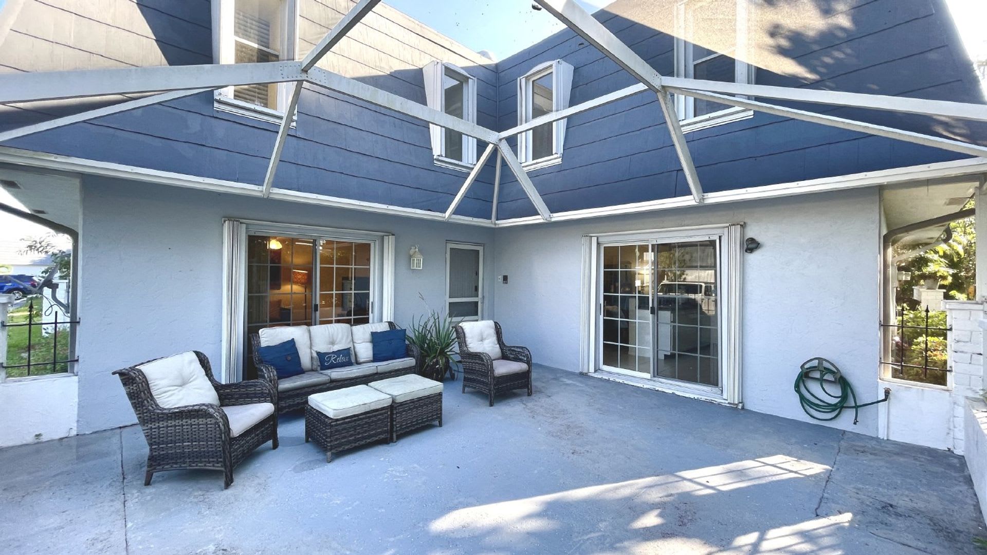 Spacious Wellington End Unit Townhome 2 Primary Suites Screened Patio – photo 2