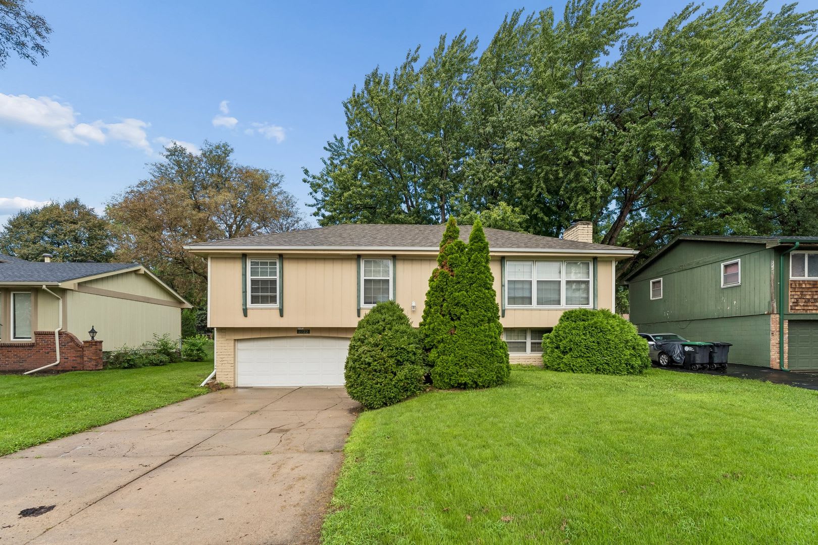 Fantastic Central Omaha 3-bed, 2.5-bath Home – photo 4