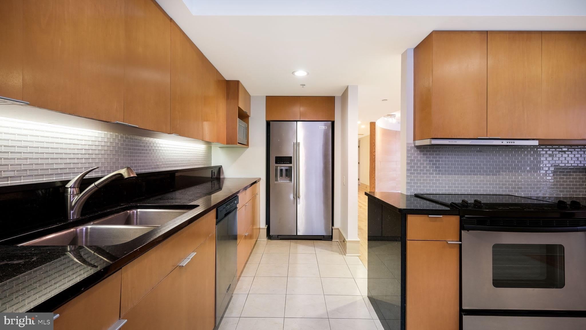 1737 CHESTNUT Street – photo 5