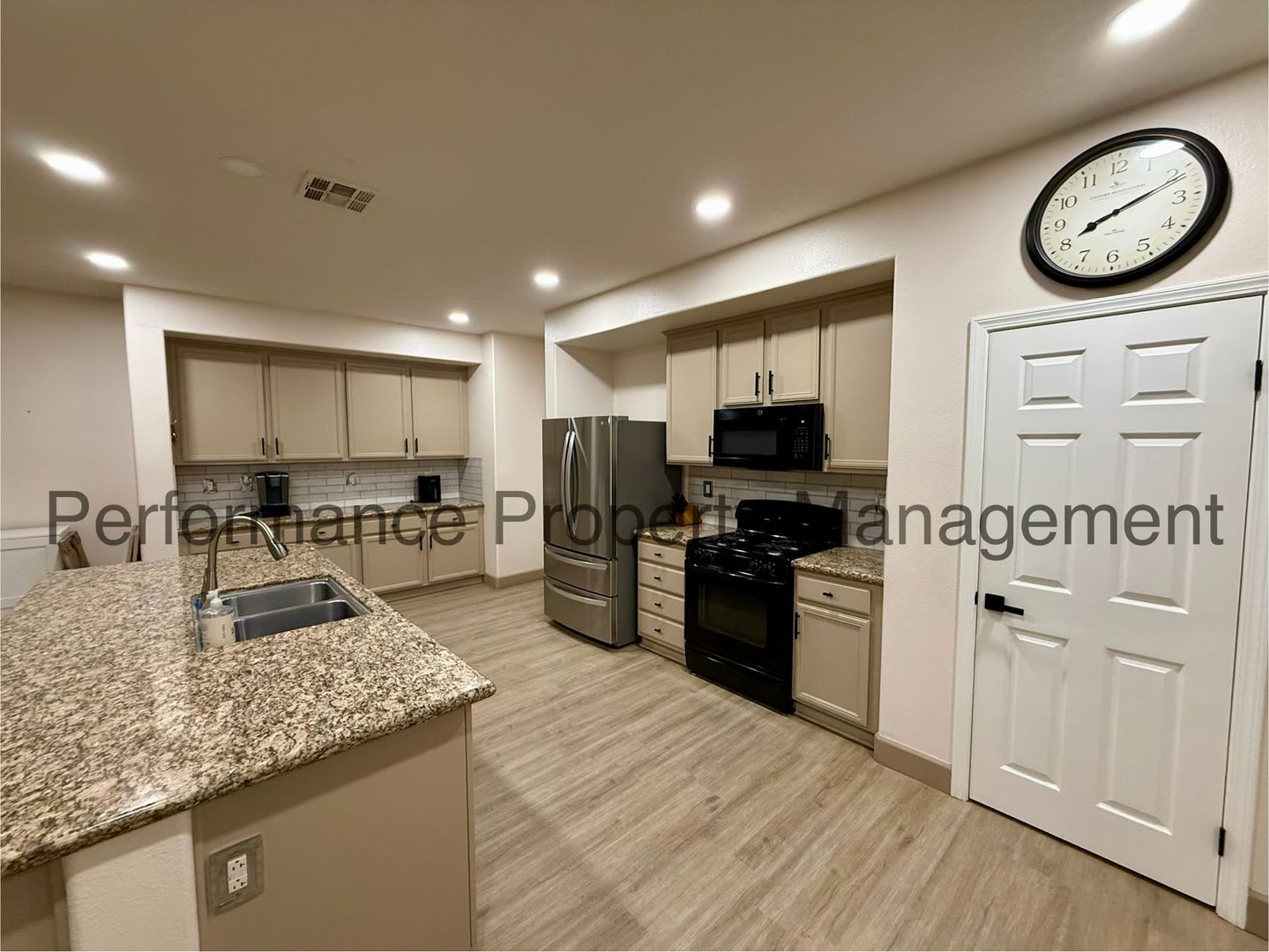 Beautiful 2 Story SW Bakersfield Home w/ Solar, RBP & Deposit Alternative Option – photo 5