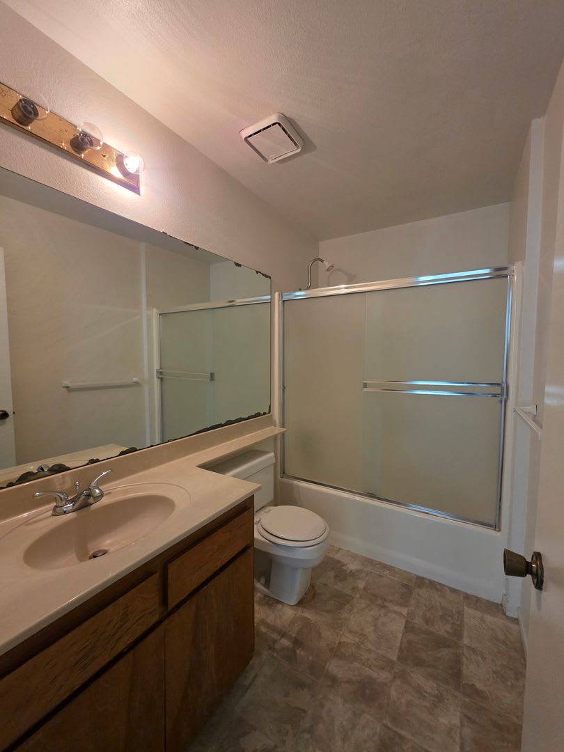 Home With Pool – photo 4