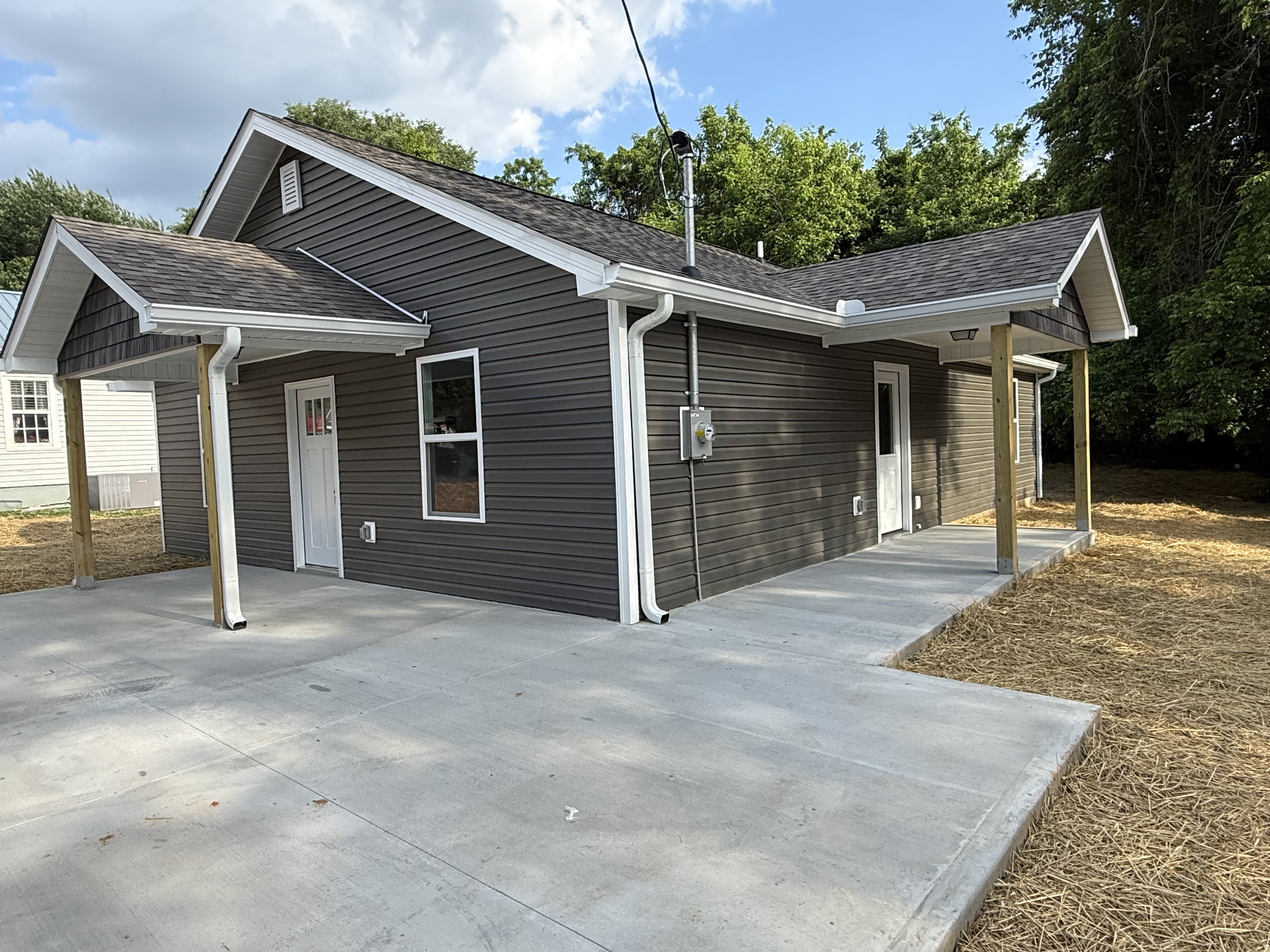 836 Truman St – photo 2