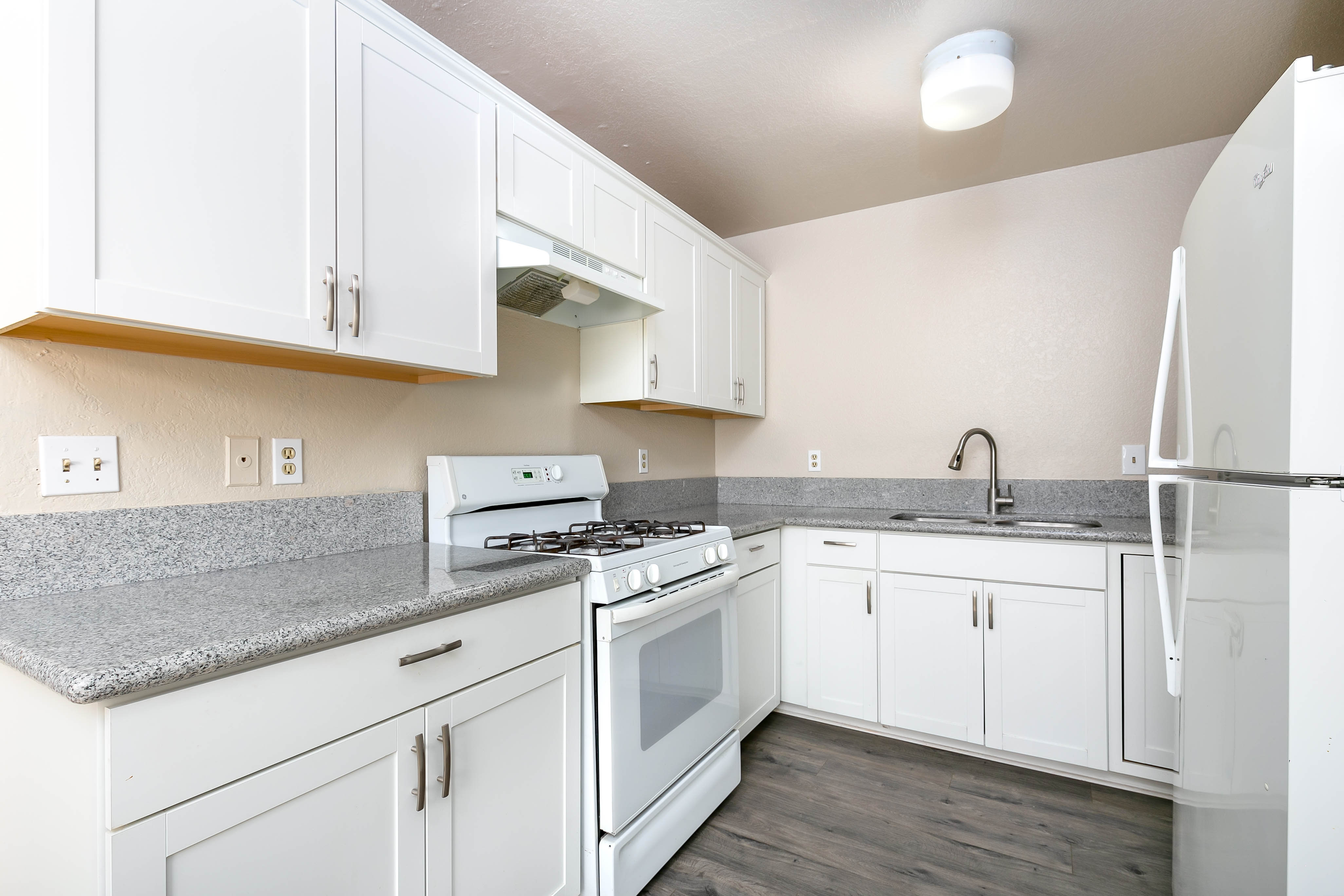 550 E Ave H 14 – photo 4