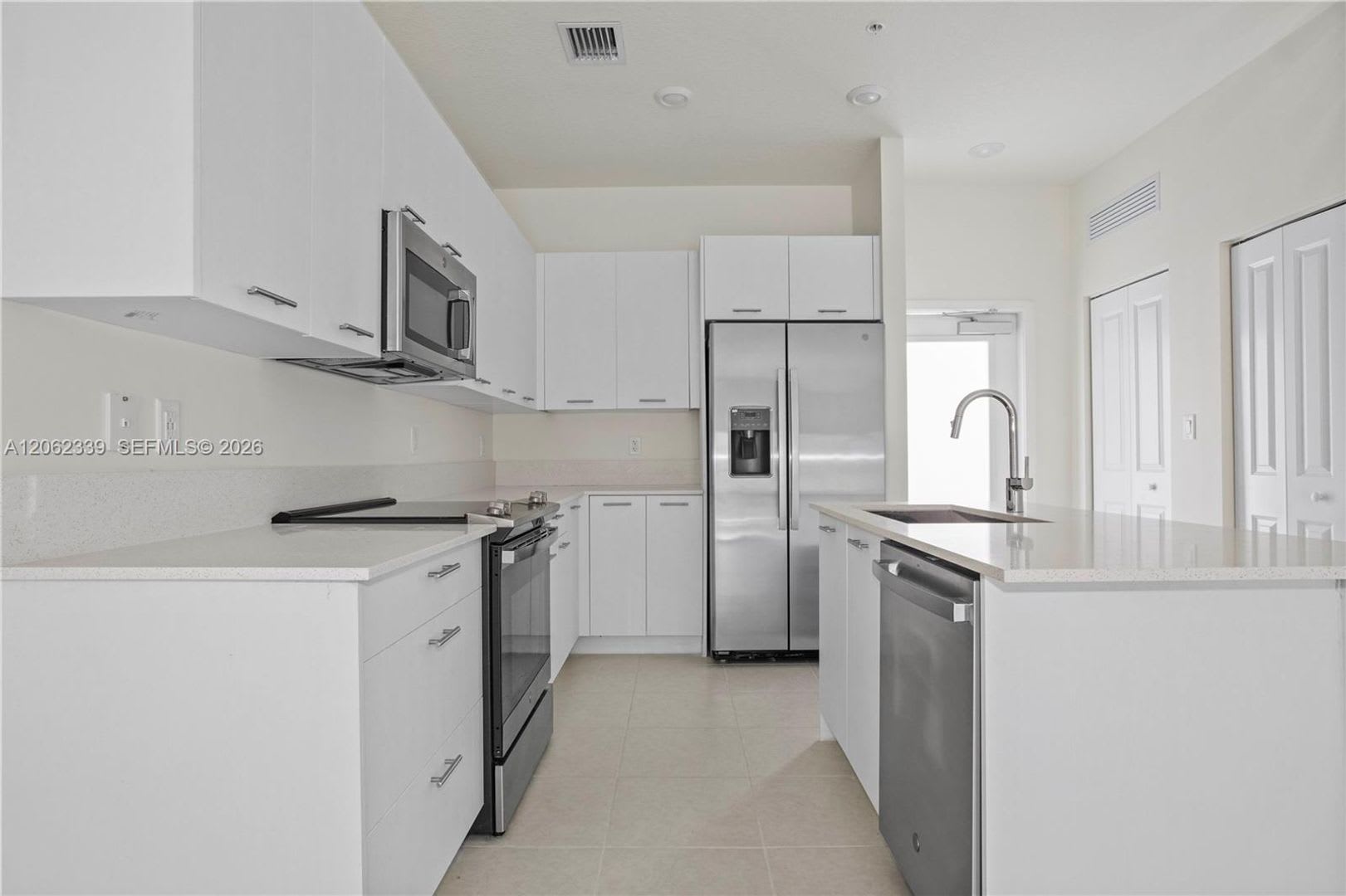 8001 NW 41st Street F-106, Doral, FL 33166 – photo 1