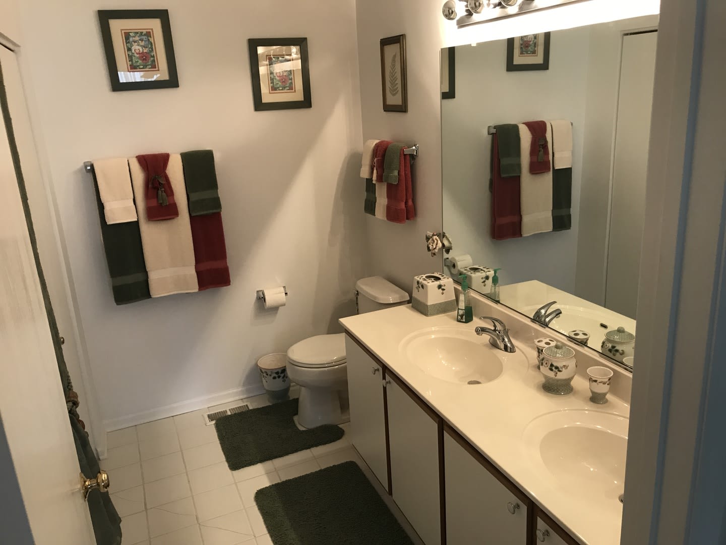 Exceptionally Clean 2-Bedroom Ranch with Double Car Garage – photo 5