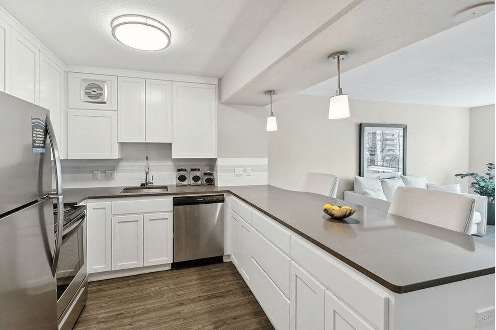 735 St. Clair Apartments – photo 2