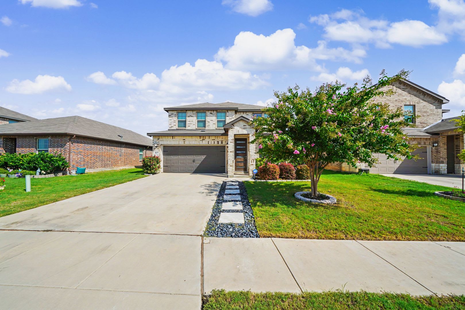 Spacious 5-Bedroom Home in Schertz – photo 2
