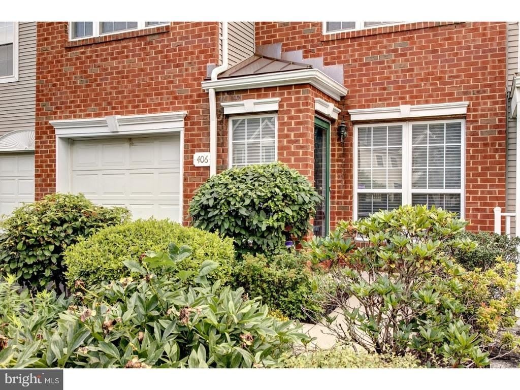 406 PEBBLE CREEK COURT – photo 2