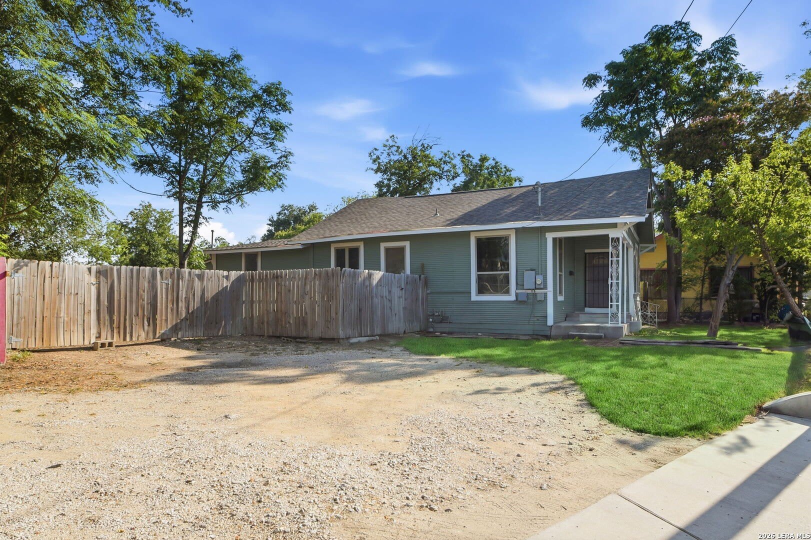 262 E SOUTHCROSS BLVD – photo 2