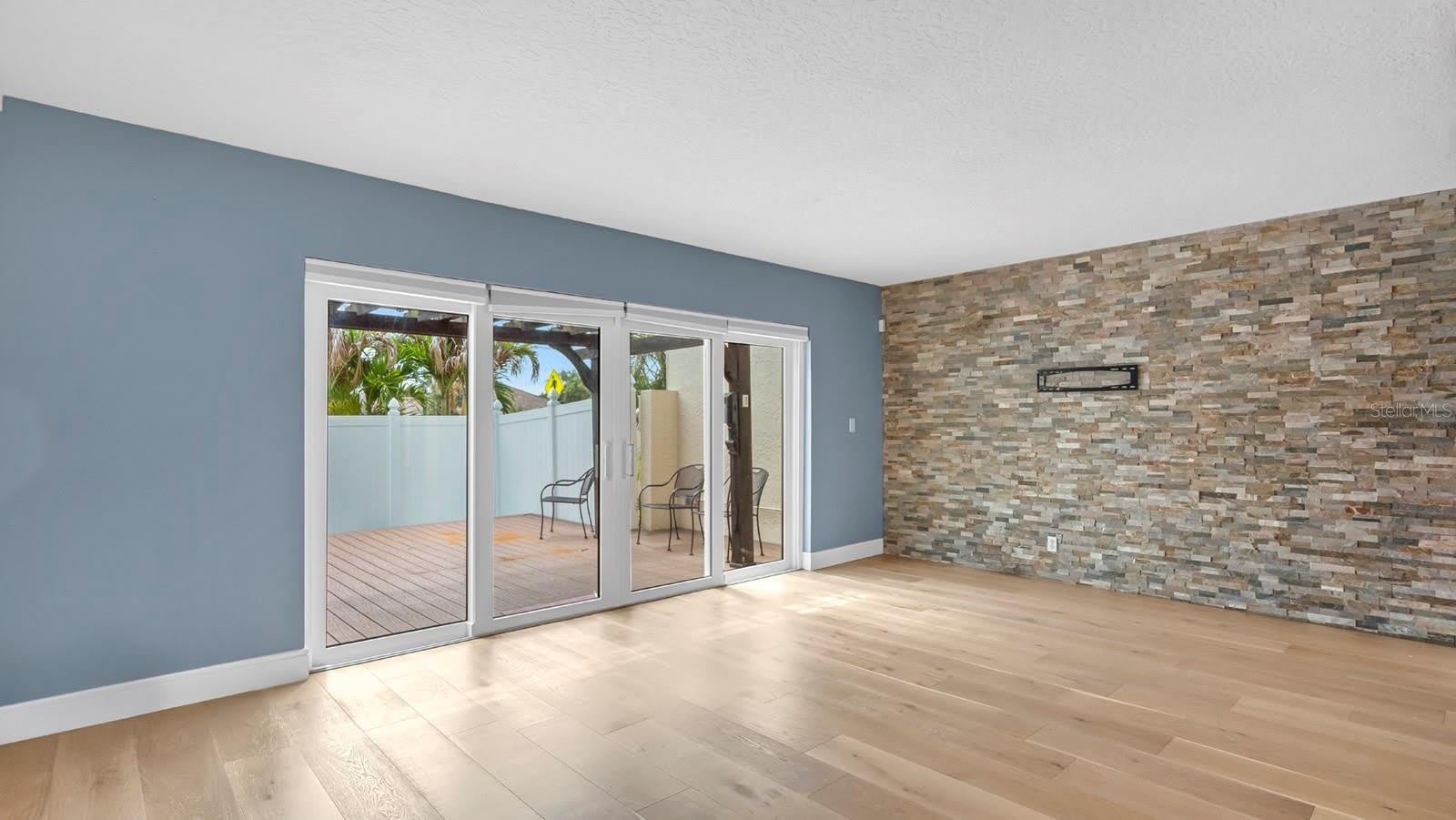 7 EMERALD Court – photo 5