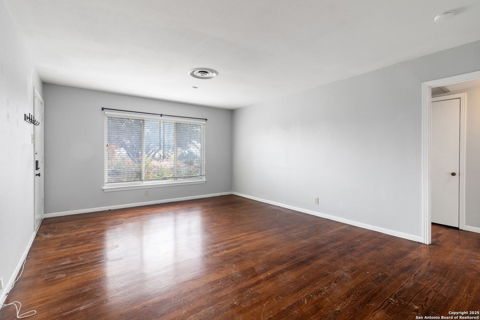 311 KAREN LN – photo 3