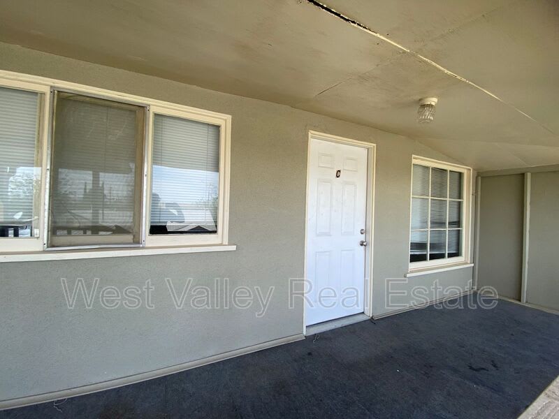 155 1/2 North – photo 2