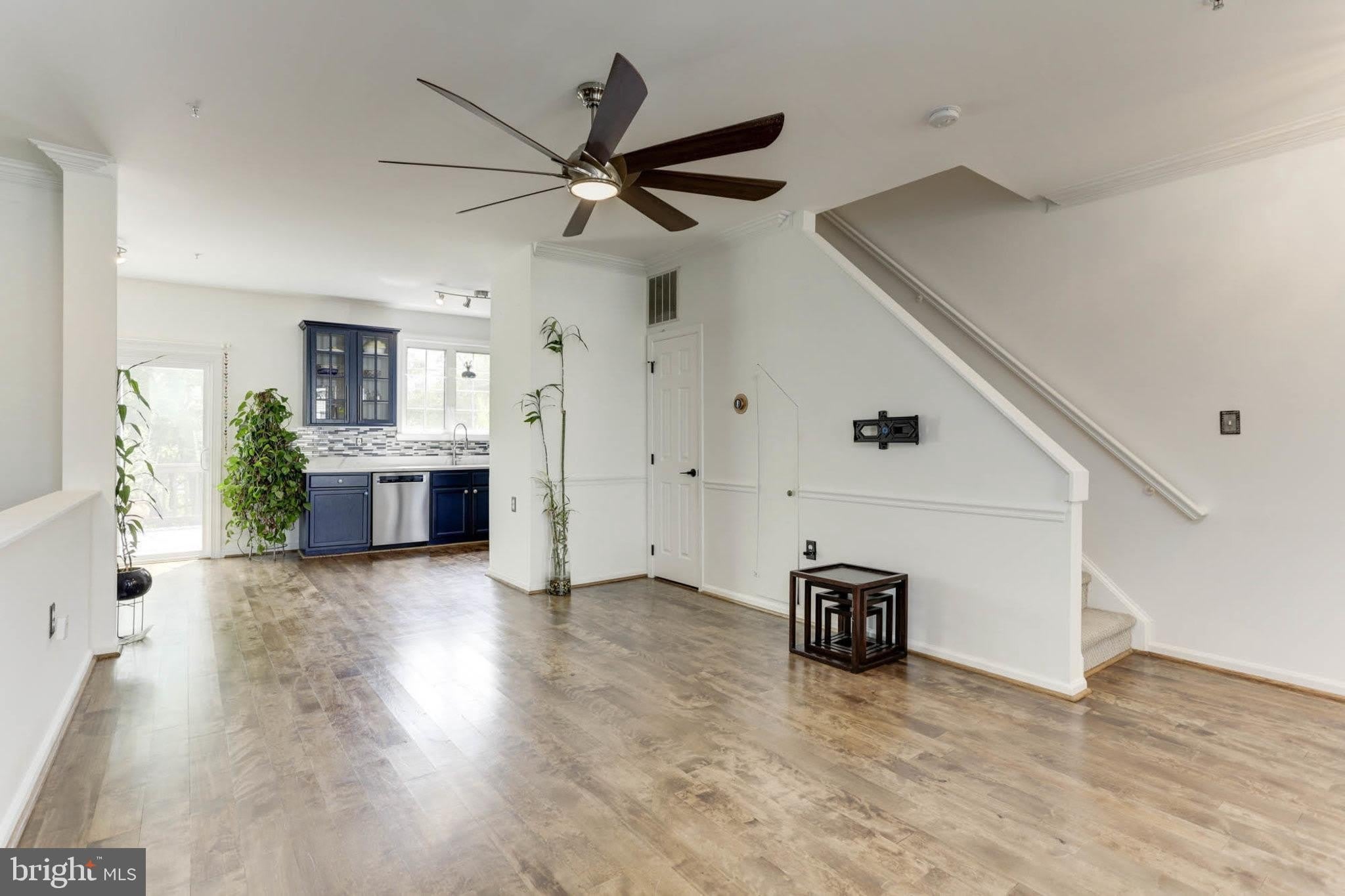 9197 CARRIAGE HOUSE Lane – photo 4