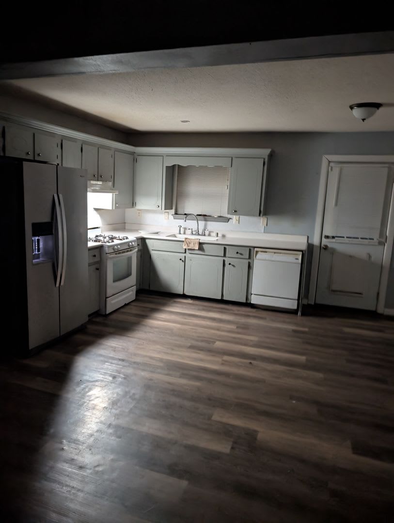 QUESTIONS PLEASE – photo 4