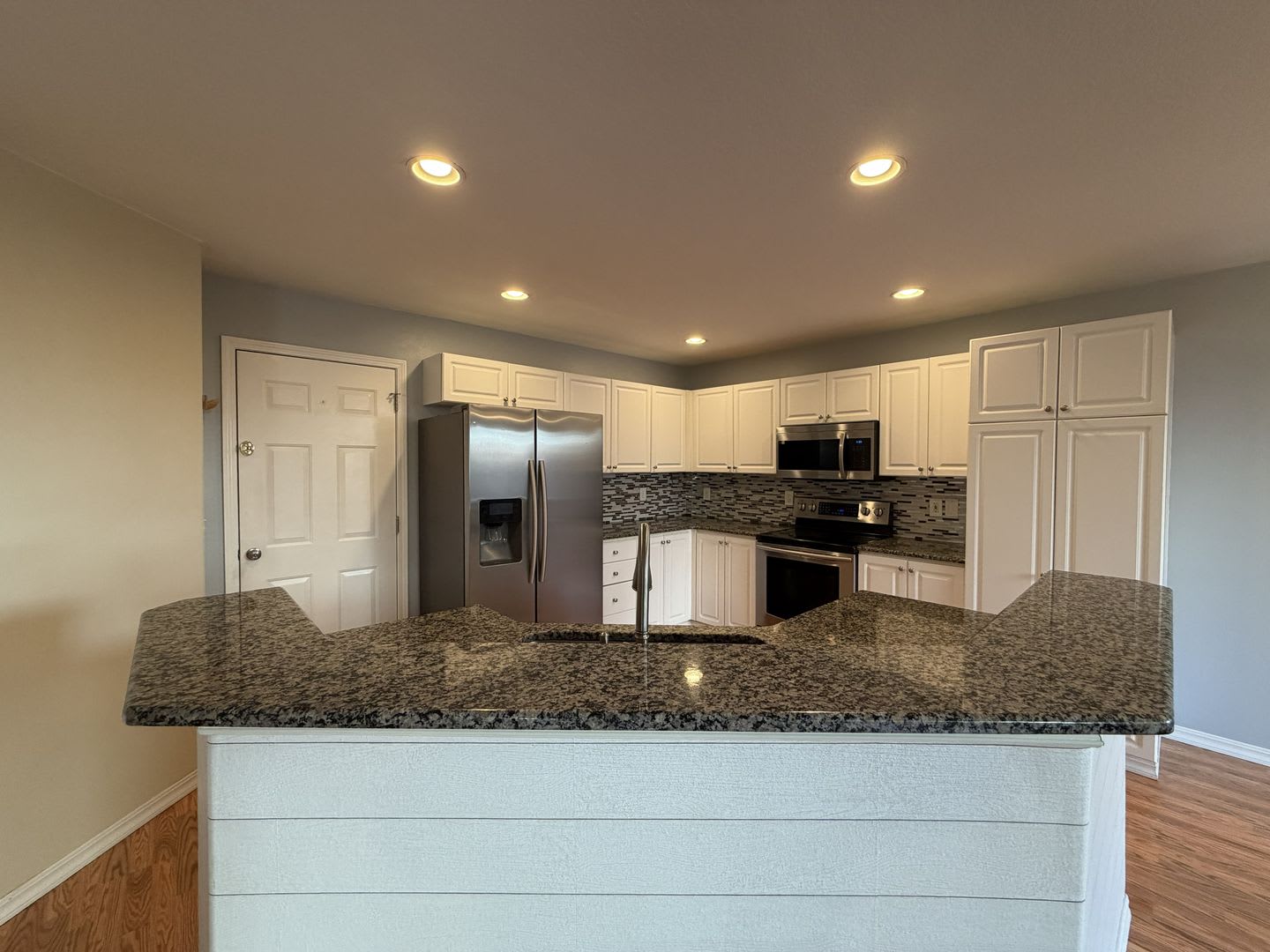 Stunning Hillsboro 4-Bedroom Home with Granite Kitchen, Central A/C & 2-Car Garage – photo 5