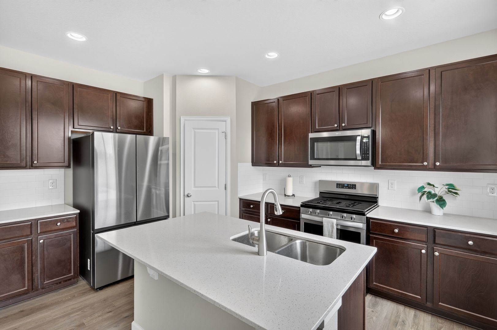 Newer 3BD/3BA Home w/ Quartz Island, Fenced Yard & High Ceilings – photo 5