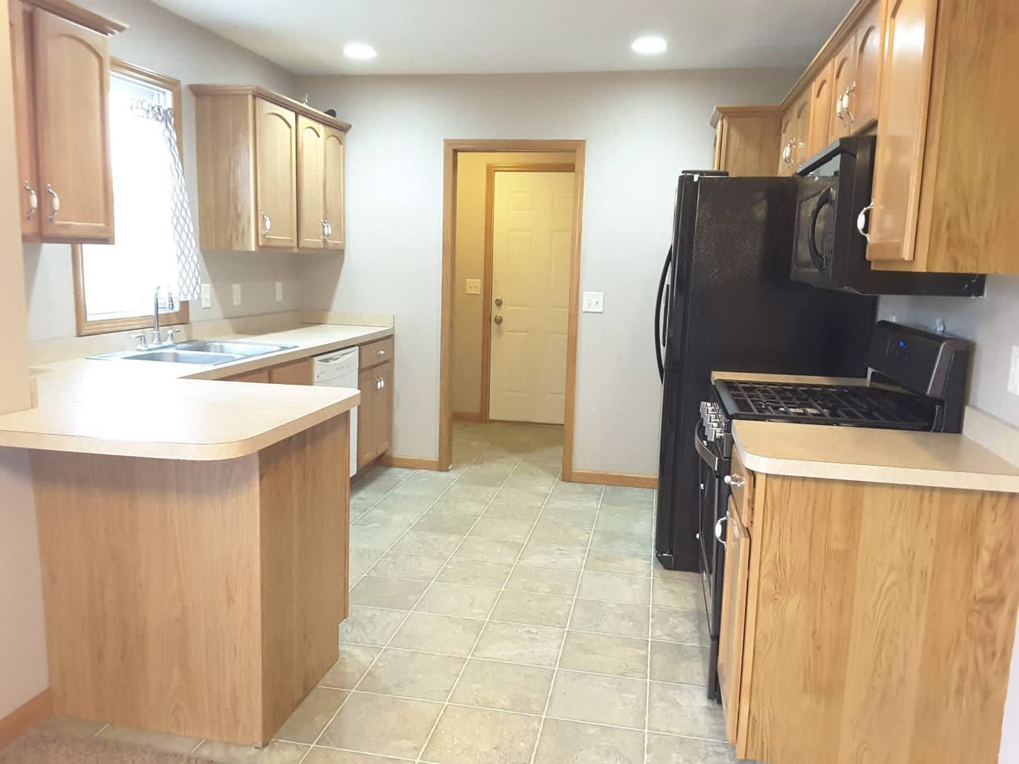 3 Bedroom Single Family Home! – photo 4
