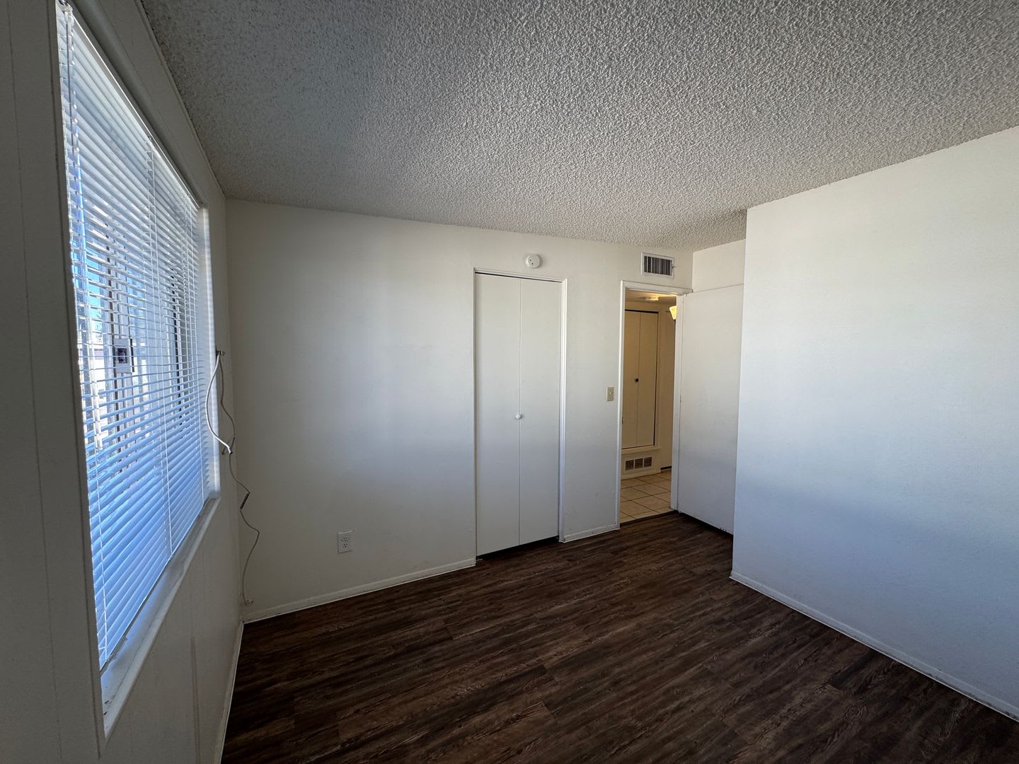 2Bdm 1 Bath, Washer/Dryer Hookups, Will no last long! – photo 5