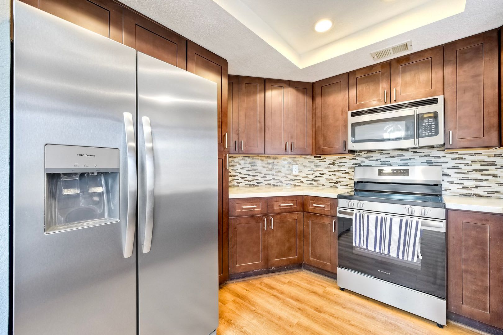 Available Now! Mission Valley Beautiful Woodspring Top Floor Condo – photo 3