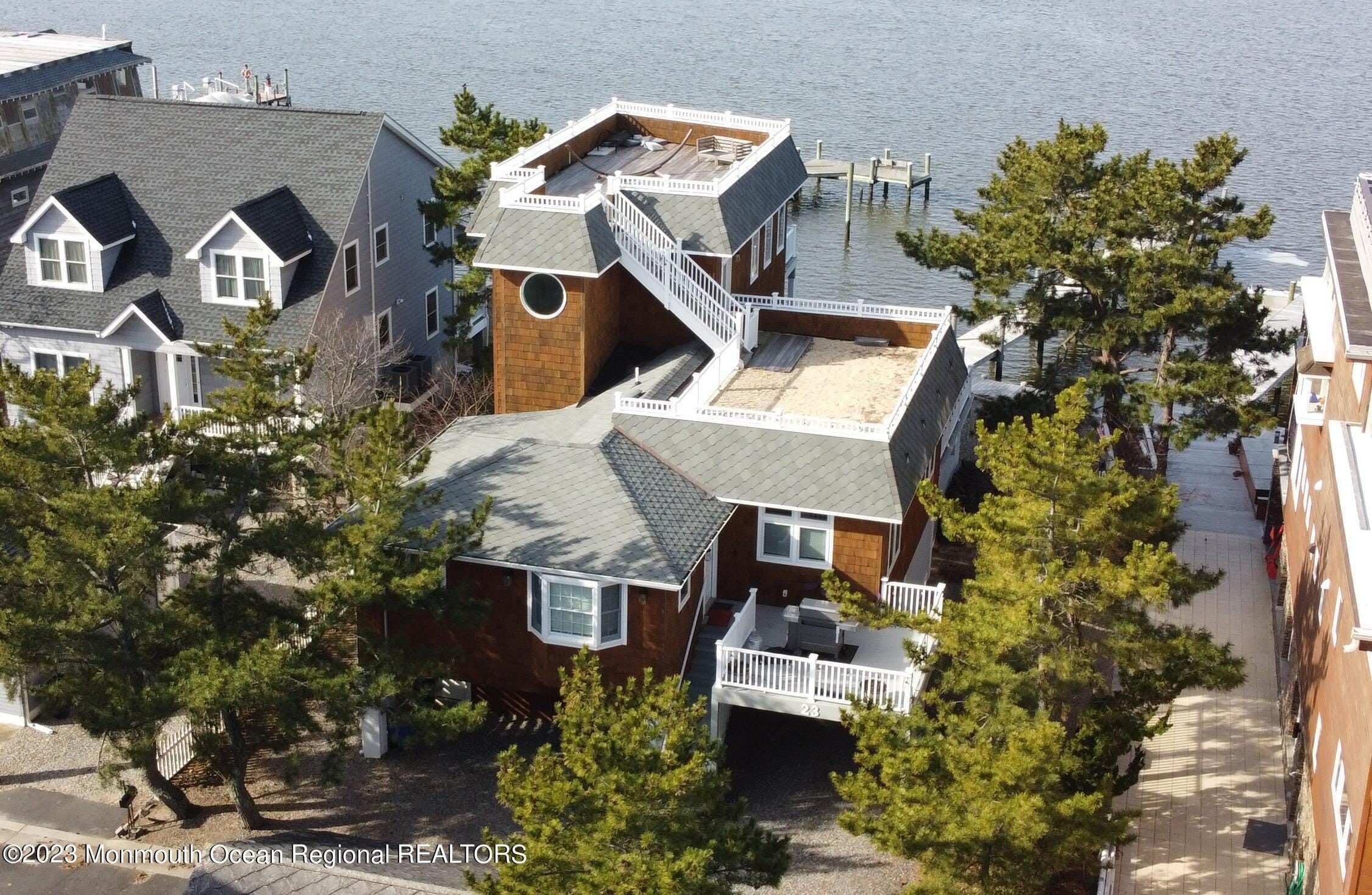 484 S Ocean Avenue – photo 2