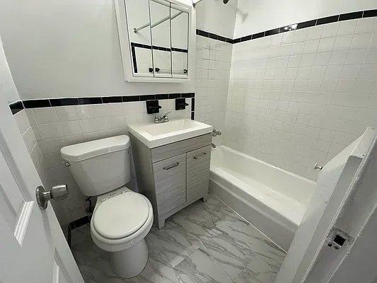 2857 Valentine Avenue – photo 4