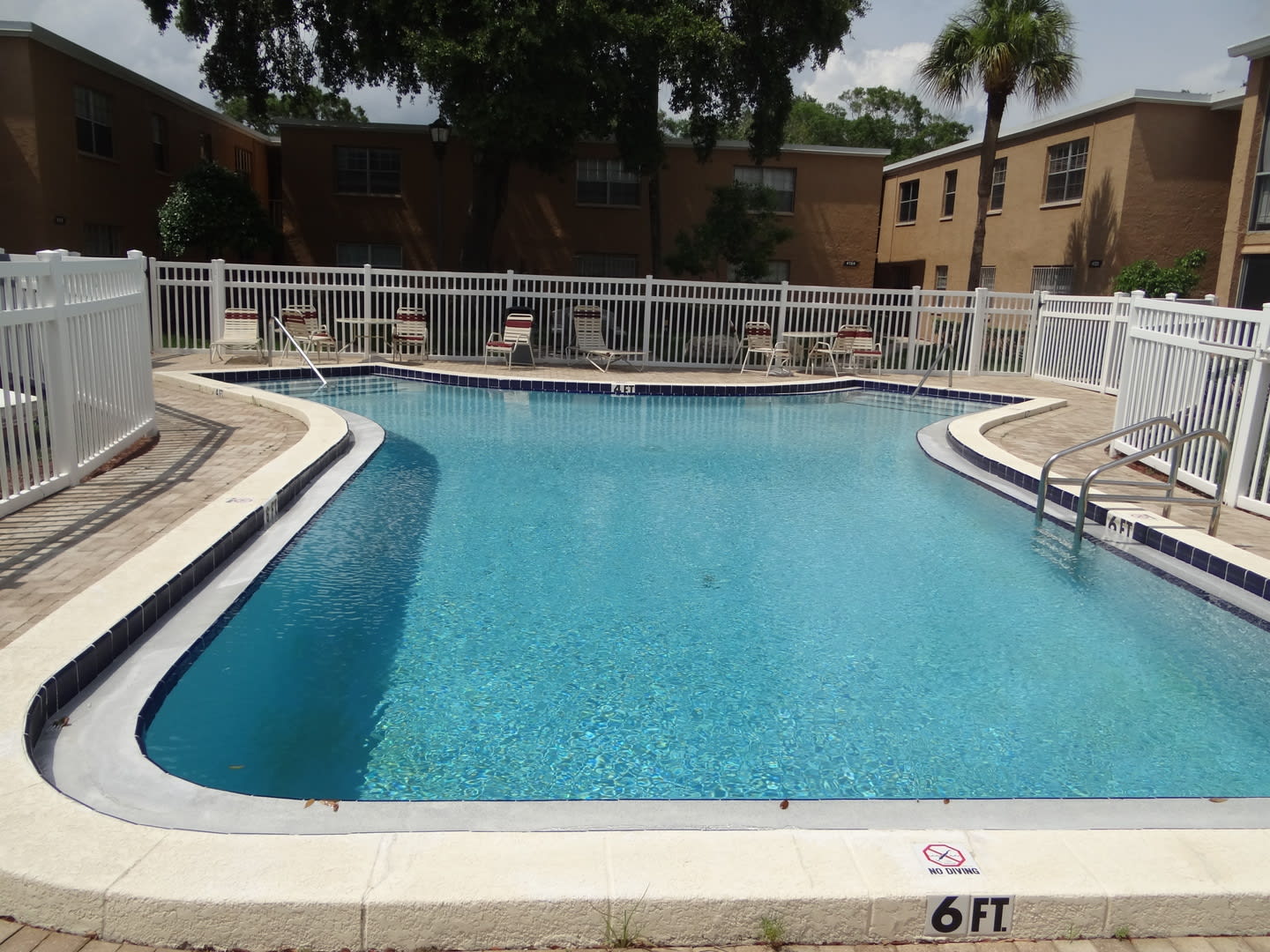 2/1 condo in central location – photo 2