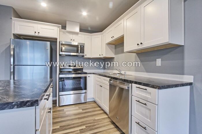 320 East 7th Street – photo 4