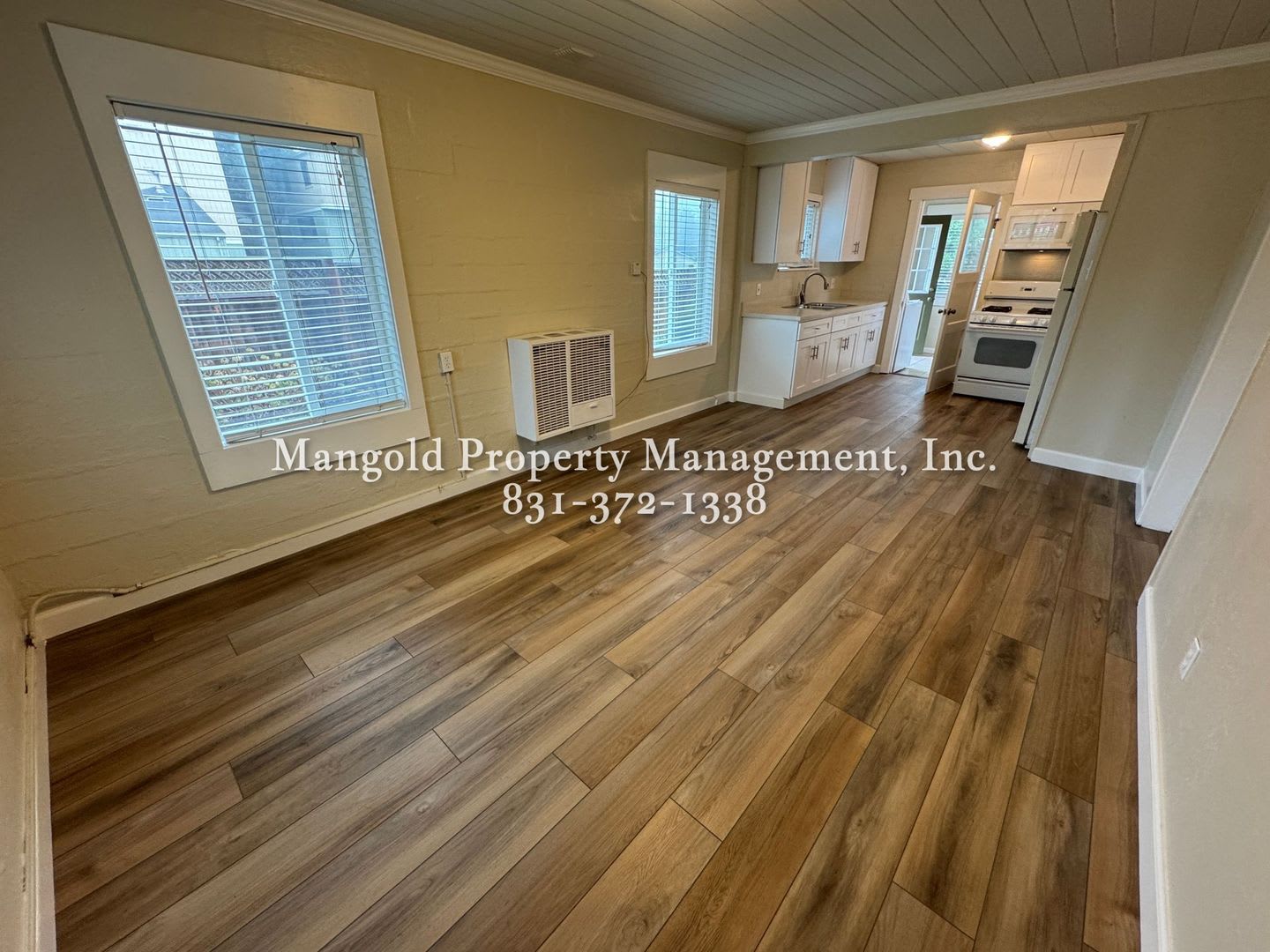 2 Bed 1 Bath Home With Large Fenced Yard – photo 3