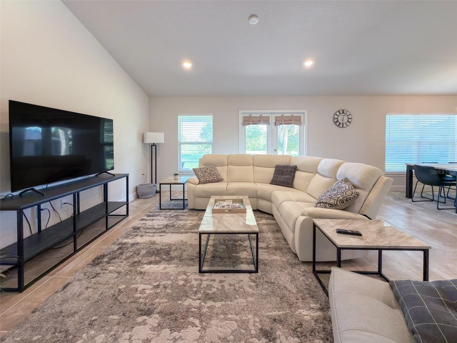 249 ROTONDA Boulevard W – photo 3