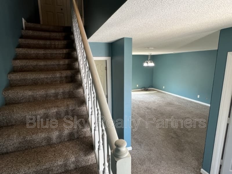 2119 Silverbrook Dr – photo 3